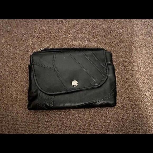 Handbags - Sleek and Stylish: Classic Black Wallet for Everyday Elegance